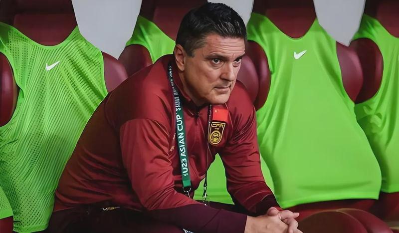  【战术复盘】U23中场困局：依木兰·买买提的20分钟为何能成为战术转折点？ 体育新闻