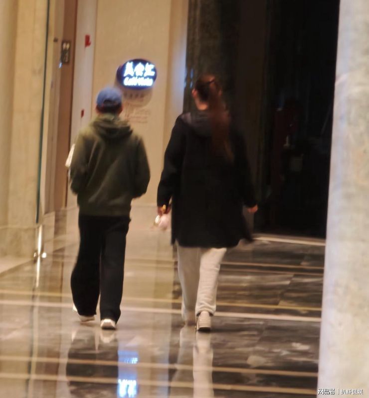  从视觉反差到舆论爆点：明星身高差背后的传播力学解析 娱乐新闻